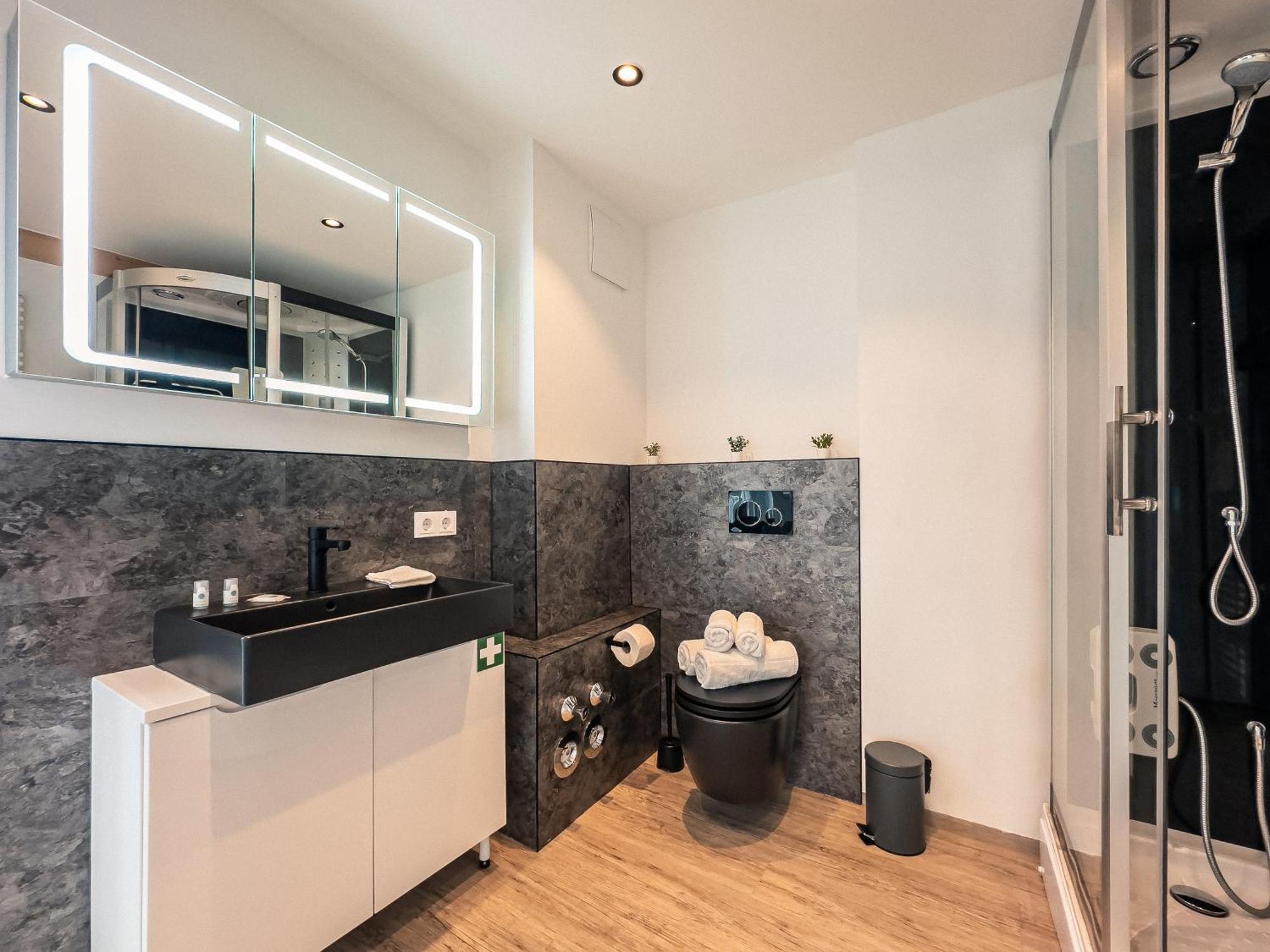 Crest - Riverside Lofts Mit Parken I Balkon I Kueche I Regendusche Pasawa Zewnętrze zdjęcie